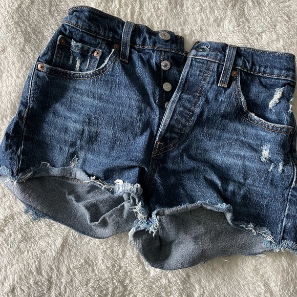 Levi’s 501 High Waisted Shorts - Picture 2 of 3